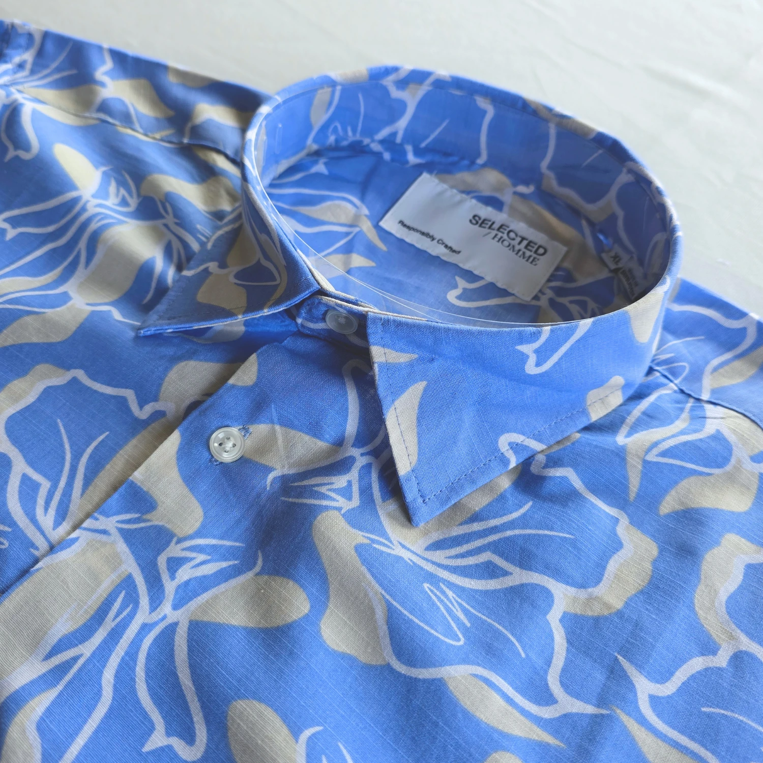 1 Menβs Bright Blue Abstract Floral Print Cotton Shirt β Half Sleeve Summer Casual - Image 1